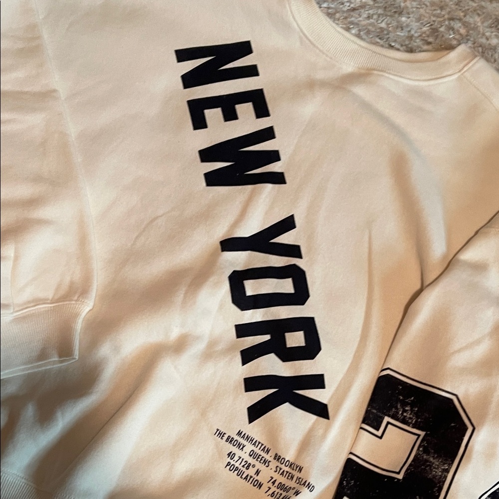 Cream New York Graphic Crewneck Sweatshirt with Black Sleeve Number - Picture 4 of 6